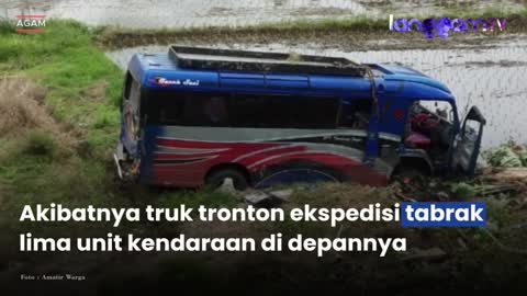 Kecelakaan Beruntun di Jalan Raya Padang-Bukittinggi