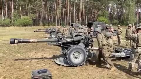 Das ukrainische Militär bereitet den Einsatz der amerikanischen leichten Haubitze M119A3 vor. ◦ Ho