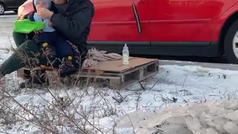 Homeless mom gets a surprise gift from strangers