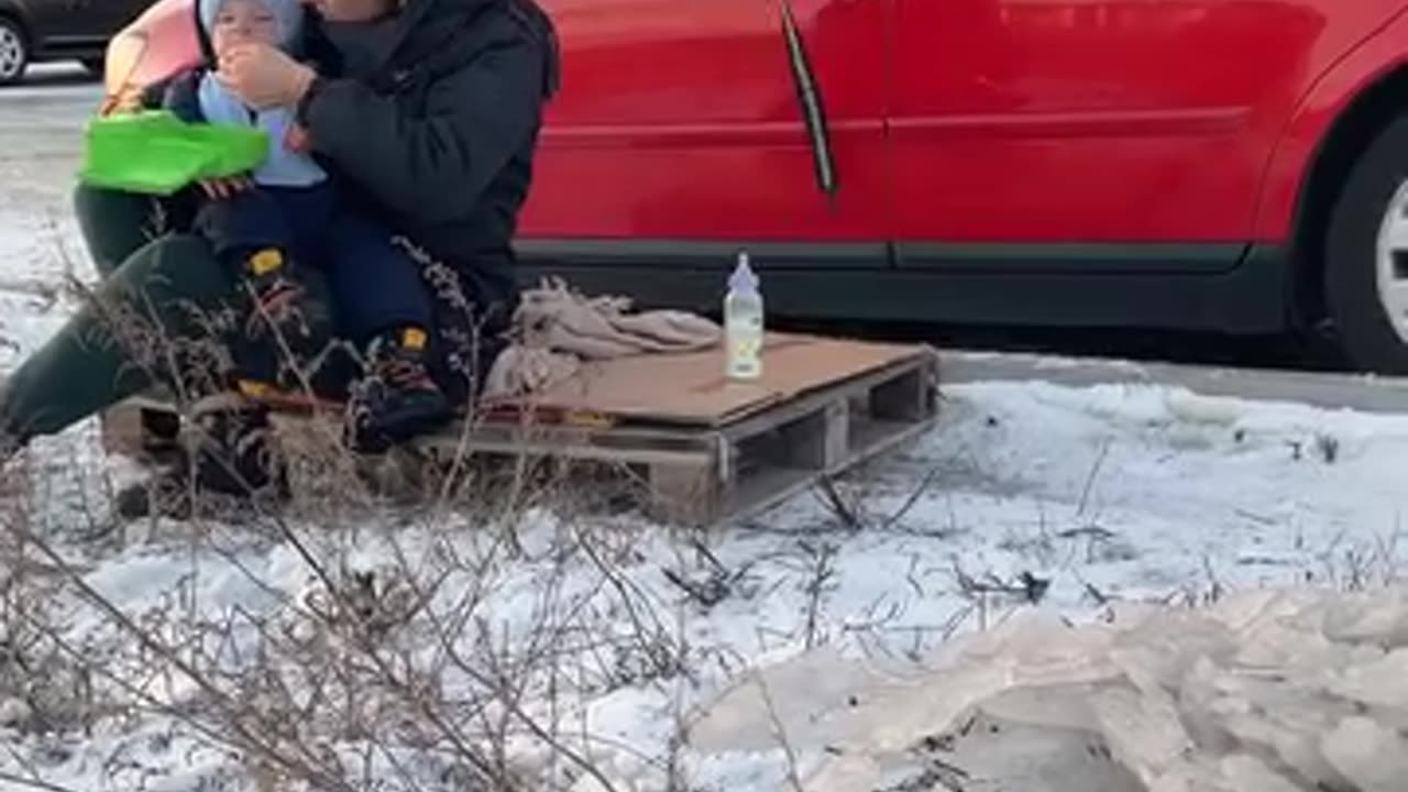 Homeless mom gets a surprise gift from strangers