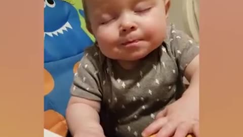 Funny baby vedio blows your strees away