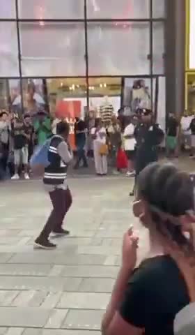 Man Tries to Fight NYC Cop But Crowd Was Having NONE of It