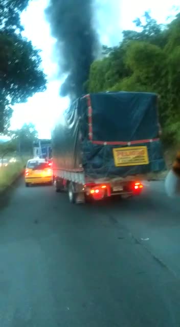 Videos: Bus se incendió en la vía Bucaramanga – Piedecuesta