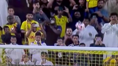 Ronaldo breaks young fan’s phone