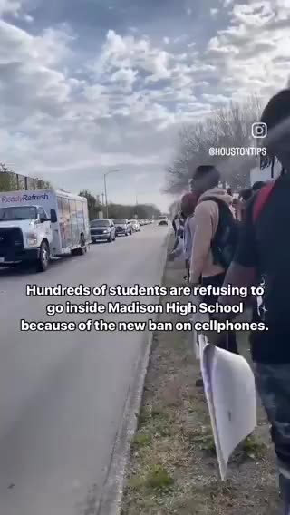 Students Rise Against School's Phone Ban