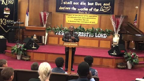 Minister Antonio Travis