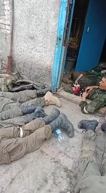 Zajatí ukrajinští nacisté u Izjumu