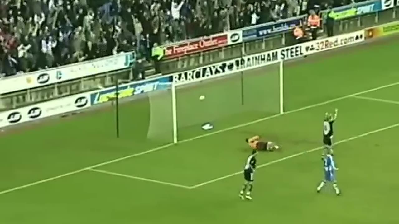 Top 10 most "POWERFUL GOALS" in Football history