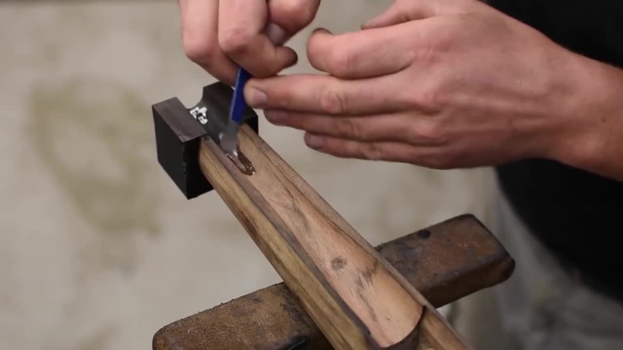 Dig Out The Center Of The Wood Root