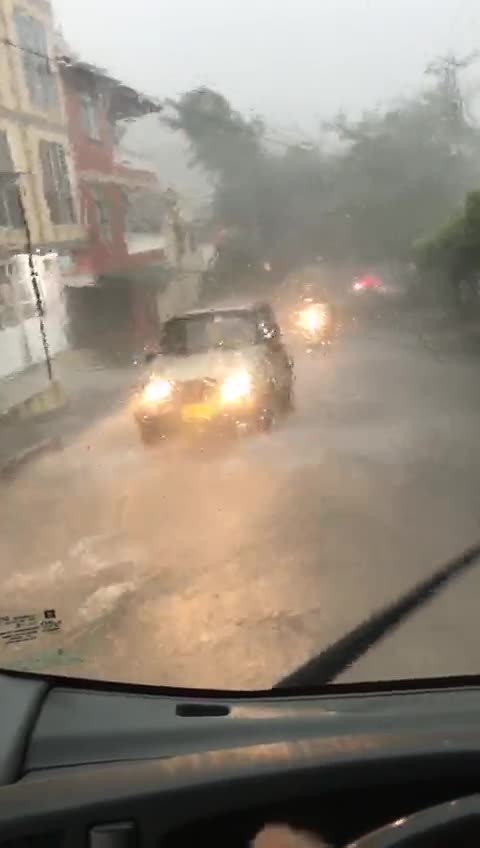 Fuerte aguacero generó emergencias este lunes en San Gil