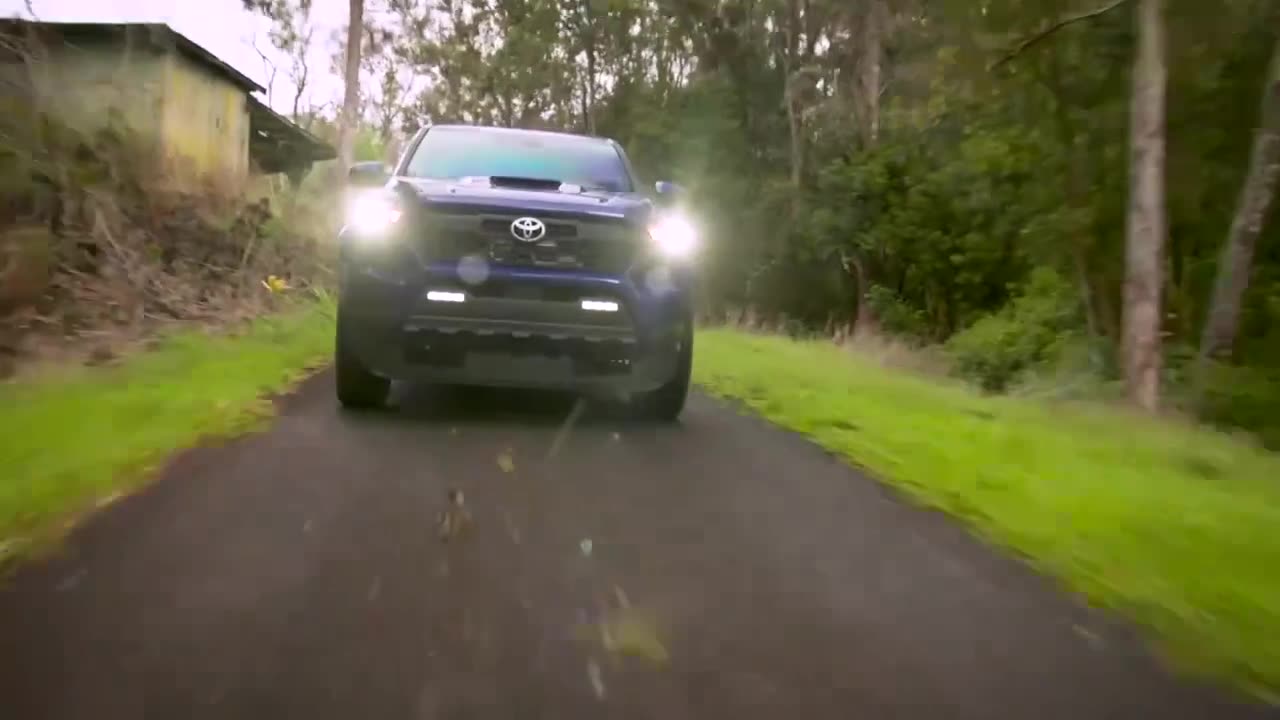 2024 Toyota Tacoma TRD Sport in Blue Crush Driving Video