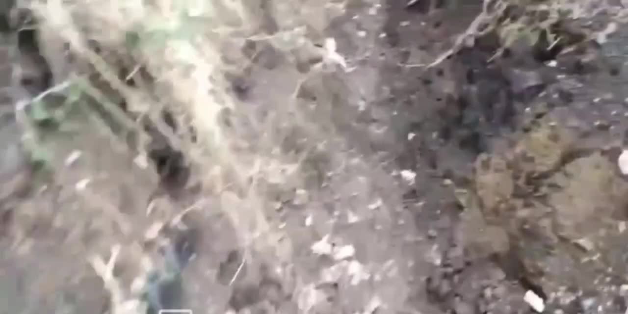 Footage from Russian sweep and clear operations near peski 💢