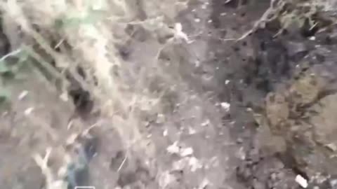 Footage from Russian sweep and clear operations near peski 💢