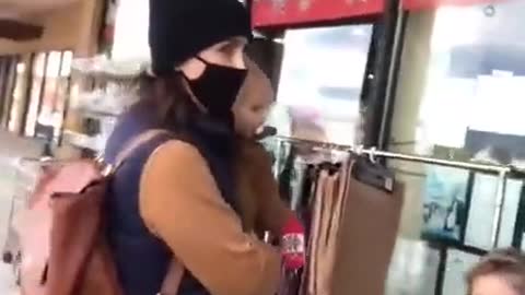 Canada - Man gets kicked out of a store for putting his mask down to smell a candle