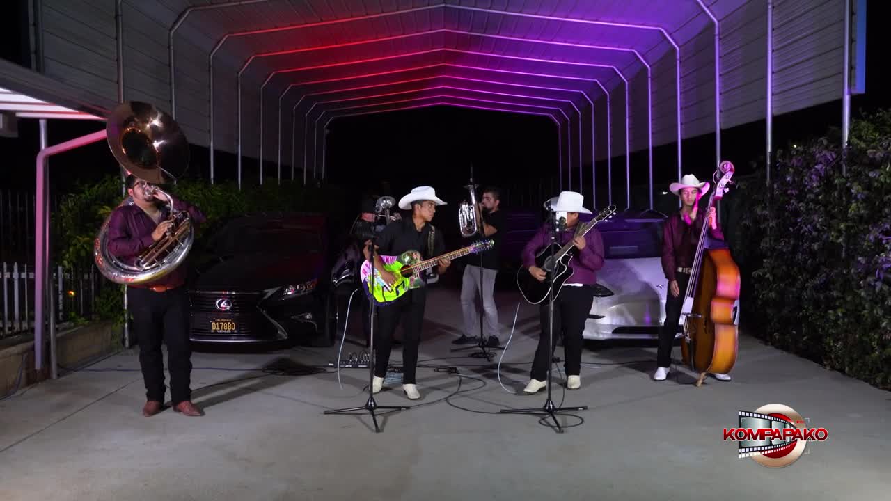 Adrian Mendez Y Los De La Perla