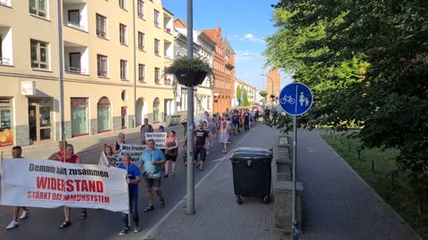 Demmin - Der Demonstrationszug zieht durch die Stadt 04-08-2022