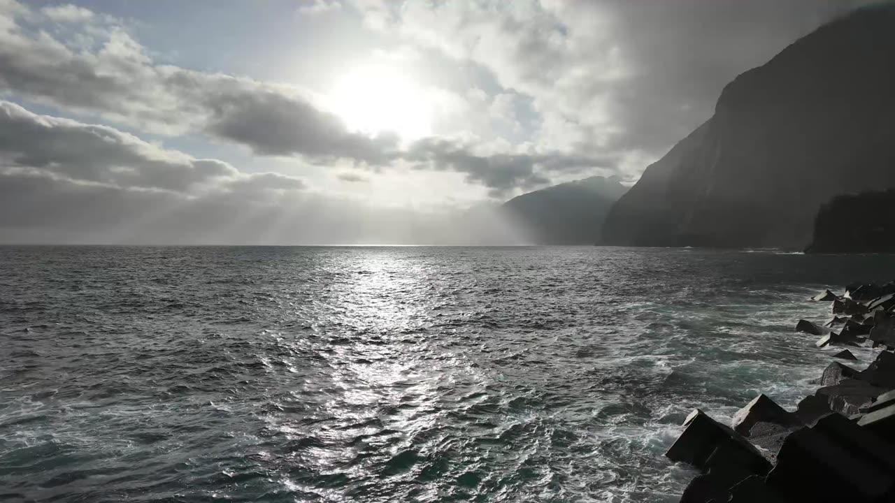 Silver Morning Light - 20 Minutes Un-looped Relaxing Ocean Waves - No Music - Madeira Portugal