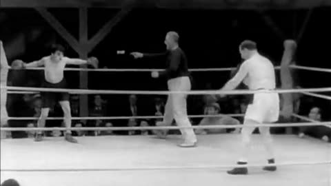 Charlie Chaplin: Boxing match
