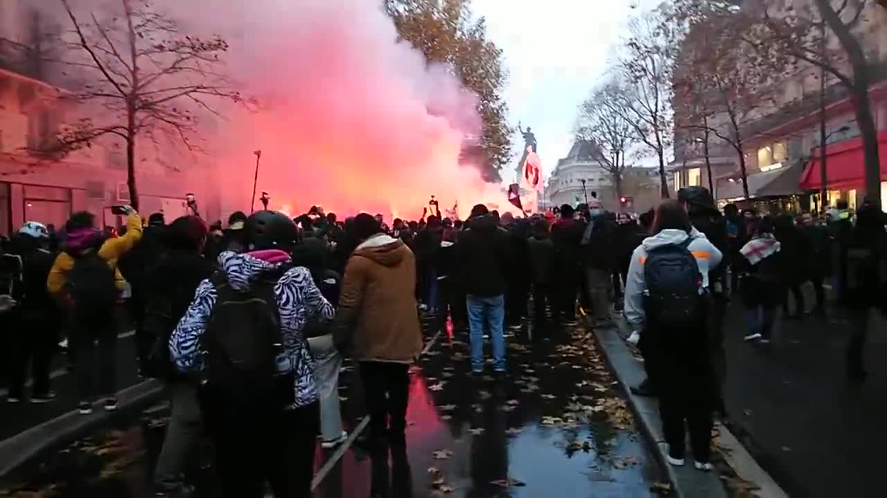 Manif anti-pass💉et anti Racisme du 27/11/21 - Paris - C est le feu !