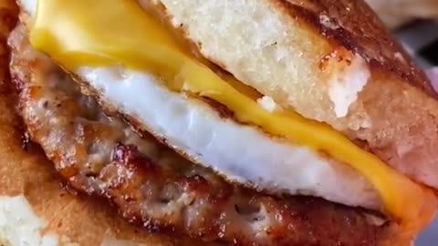 Fried egg sandwich