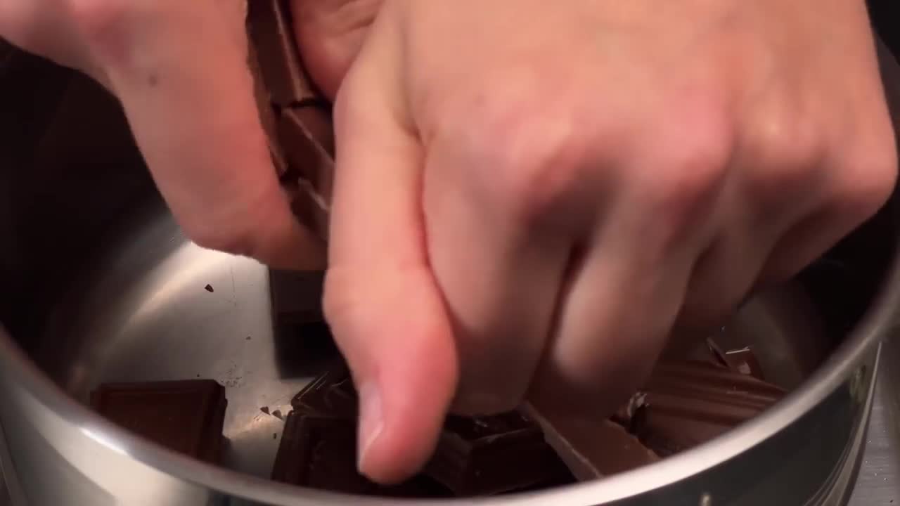 Snickers Käsekuchen, der in deinem Mund schmilzt! 5-Minuten-Rezept! Sie werden staunen!