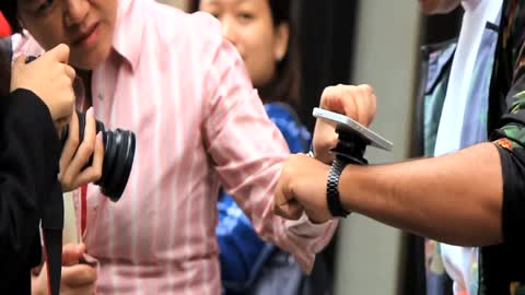 Fake Apple Watch prank outside Apple store