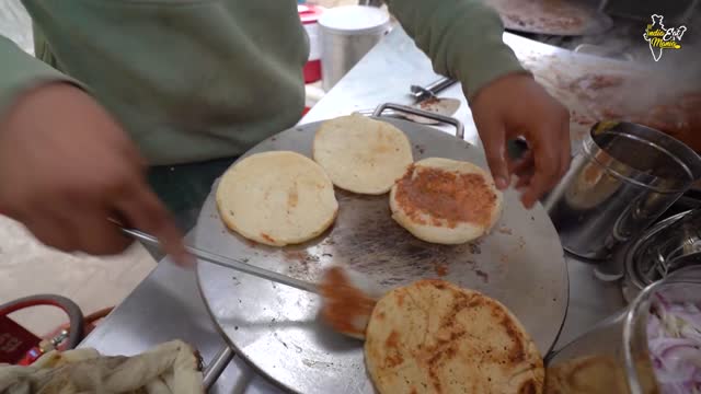 Hardworking Boy Selling Amritsari Nutri Kulcha of Ludhiana Rs. 50/- Only l Ludhiana Street Food