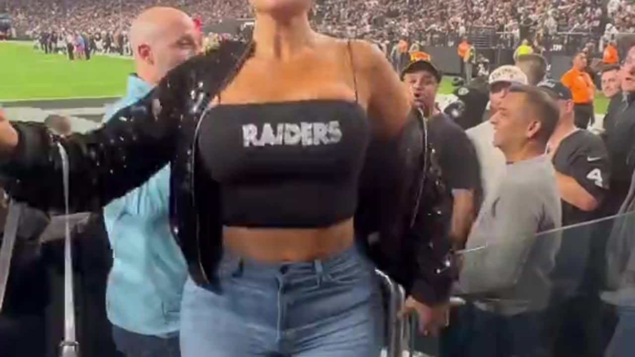 OnlyFans model kicked out of Raiders stadium for flashing her boobs