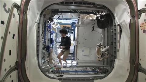 ISS Tour: Kitchen, Bedrooms & The Latrine