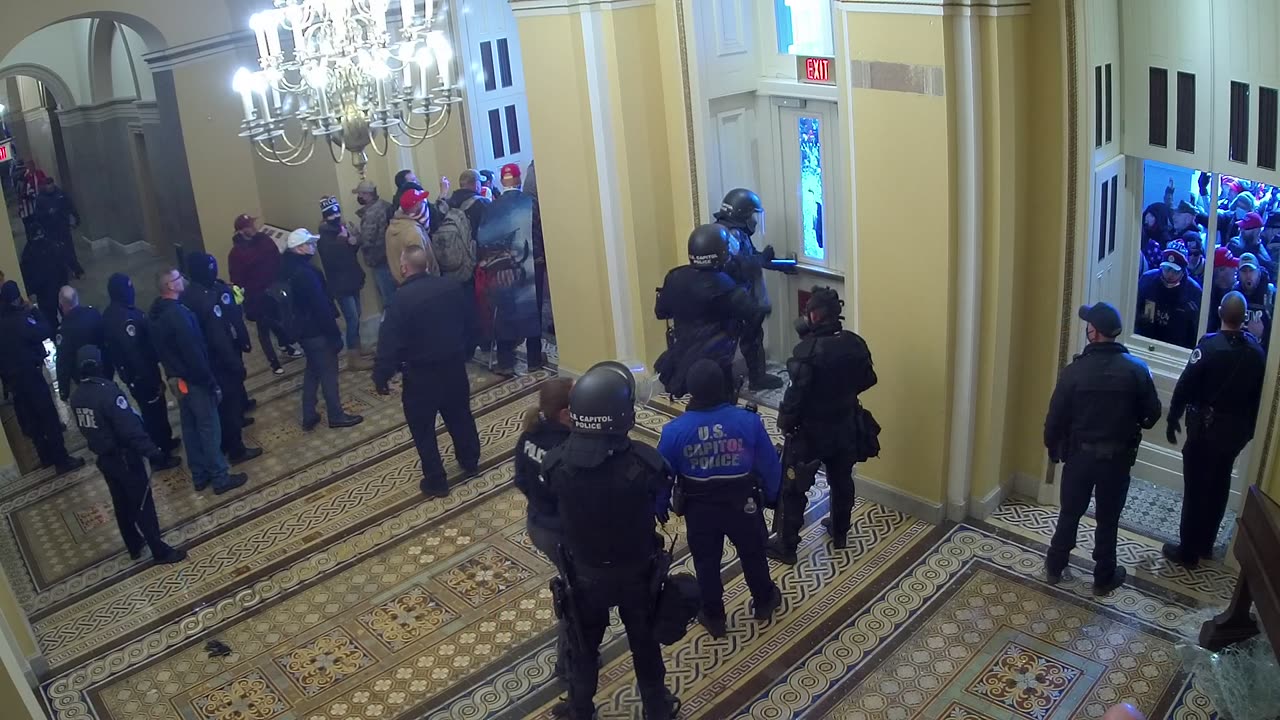 0102USCS01SenateWingDoornearS139_2021-01-06_14h29min14s837ms.mp4
