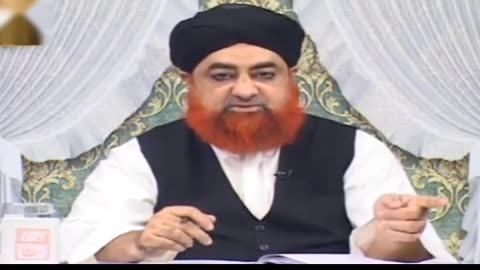 نماز میں قیام کی حالت میں الٹا ہا تھ اٹھانے سے کیا نماز ٹوٹ جاتی ہے؟