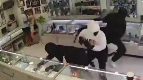 California Store Owner Opens Fire On Thieves