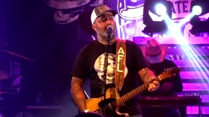 Aaron Lewis Says “Maybe We Should Listen To What Putin Is Saying”
