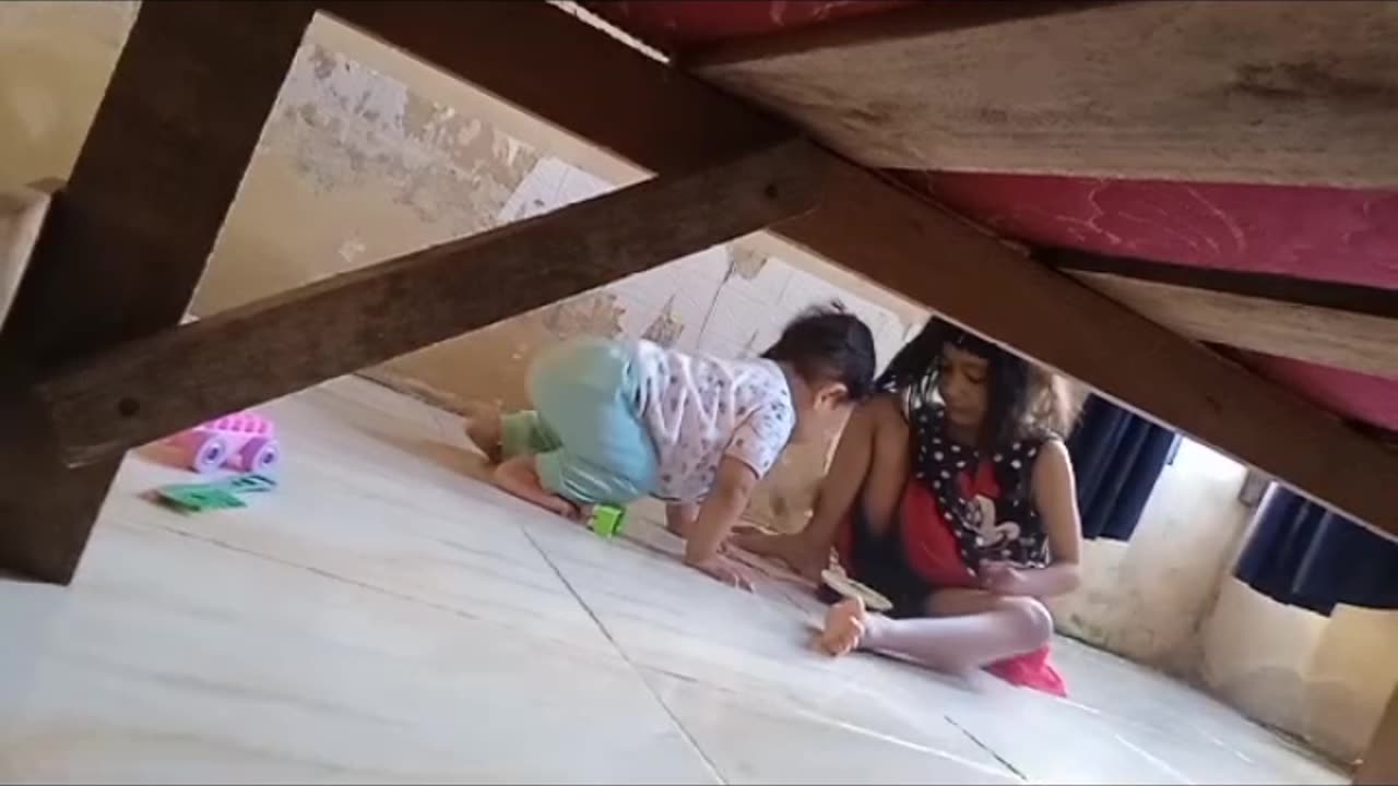 Bermain bersama kakak