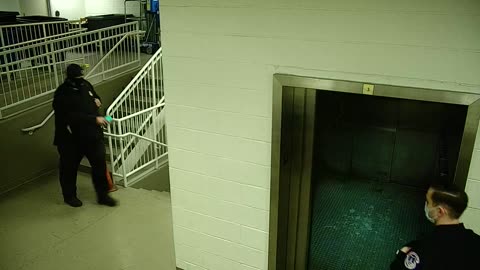 7110CVCULElevator#3Lobby_2021-01-06_12h00min01s420ms.mp4