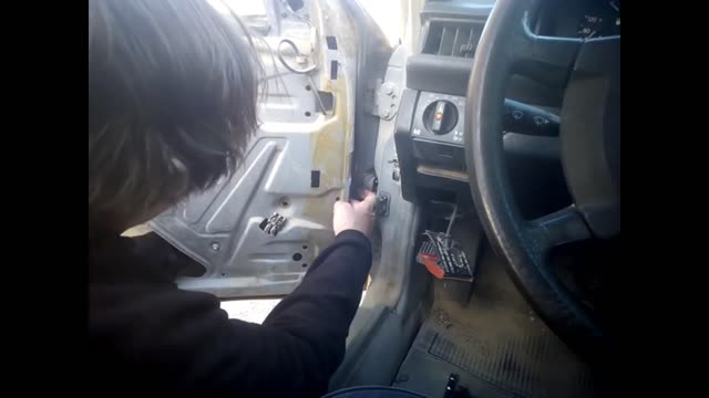 Mercedes Benz W124 - Solution de problèmes de portes et remplacement de l´attachement