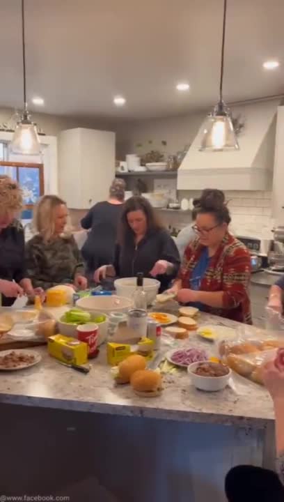 Canadian Women Supplying Trucker Convoy For Freedom With Sandwiches While Singing!