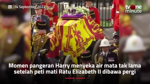 Potret Pangeran Harry Menangis saat Prosesi Pindah Peti Ratu Elizabeth II | tvOne Minute