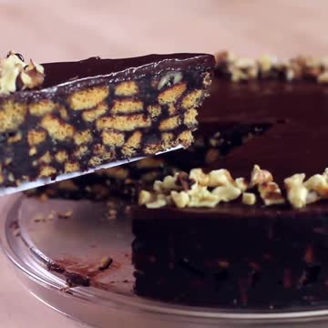 No-Bake Chocolate Biscuit Cake -chocolaty