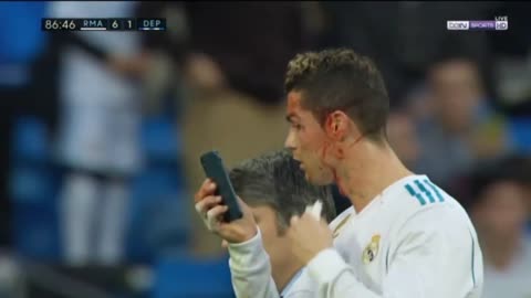 Cristiano Ronaldo taking selfie after a bloody injury vs Deportivo _RM vs Deportivo (7-1)