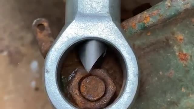 Rusty nut fittings disassembly repair tool