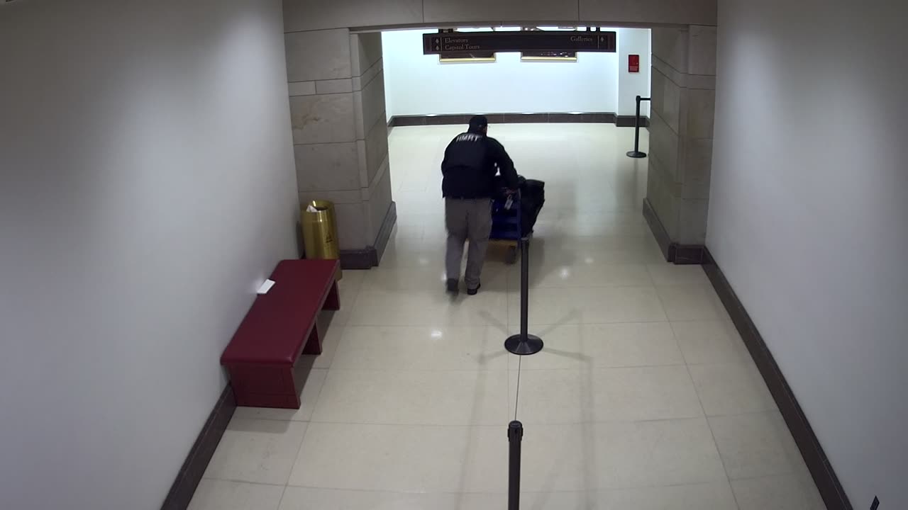 7080CVCULElevator17-18toGalleries_2021-01-06_13h40min01s457ms.mp4