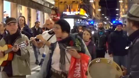 1° MAGGIO 2021 BOLOGNA, ITALIA - TENSIONE TRA POLIZIA E MANIFESTANTI AL GRIDO DI LIBERTÁ