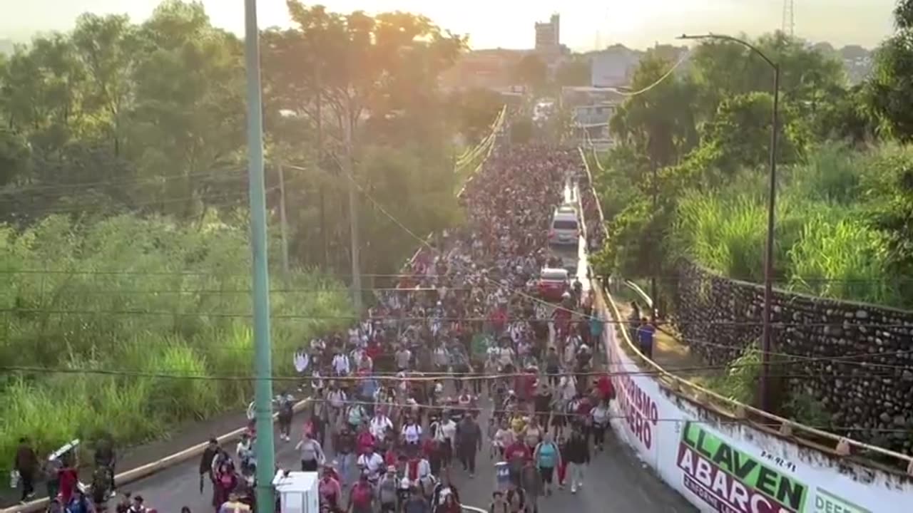 Migrant caravan leaves southern Mexico for the US on October 30th.