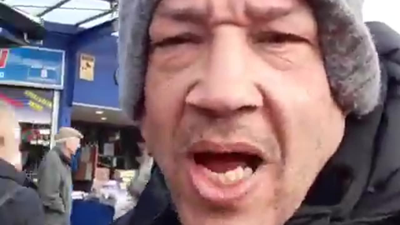 Truth dog talks .Bury Market place waking the Market stall owners to the πβ ππΊπΊπ¦π¨ππ¬π§