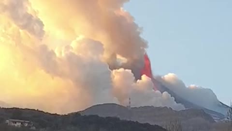 Mount Etna eruption today