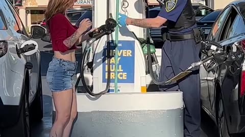 She stole gas from a cop! 🫣😳