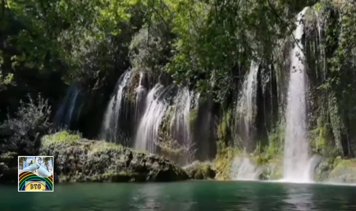 Relaxation Music: Brain therapy with the sound of waterfalls and soft piano strains (no copyright)