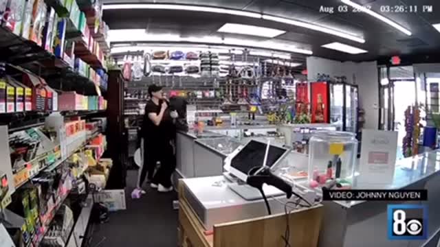 Las Vegas smoke shop owner defends his business from robbers