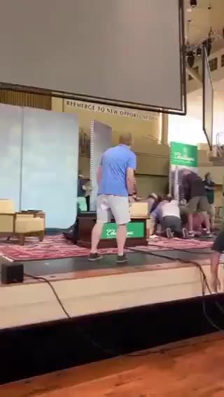 Salman Rushdie Stabbed By Pakistani Man On Stage - FULL VIDEO